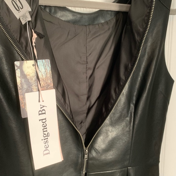 Faux Leather Peplum sleeveless top - Picture 4 of 4